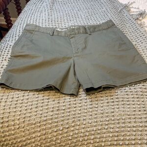 Eddie Bauer size 10 slightly curvy Ledgend wash shorts with stretch EUC